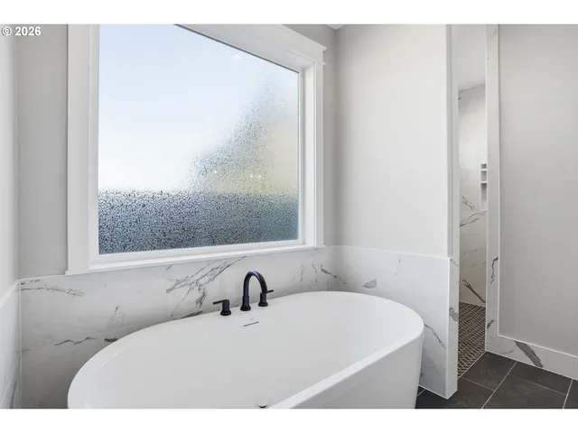 $899,990 | 16221 Northeast 180th Street, Brush Prairie, WA 98606