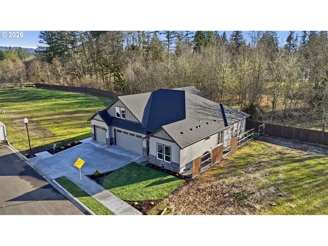 $899,990 | 16221 Northeast 180th Street, Brush Prairie, WA 98606