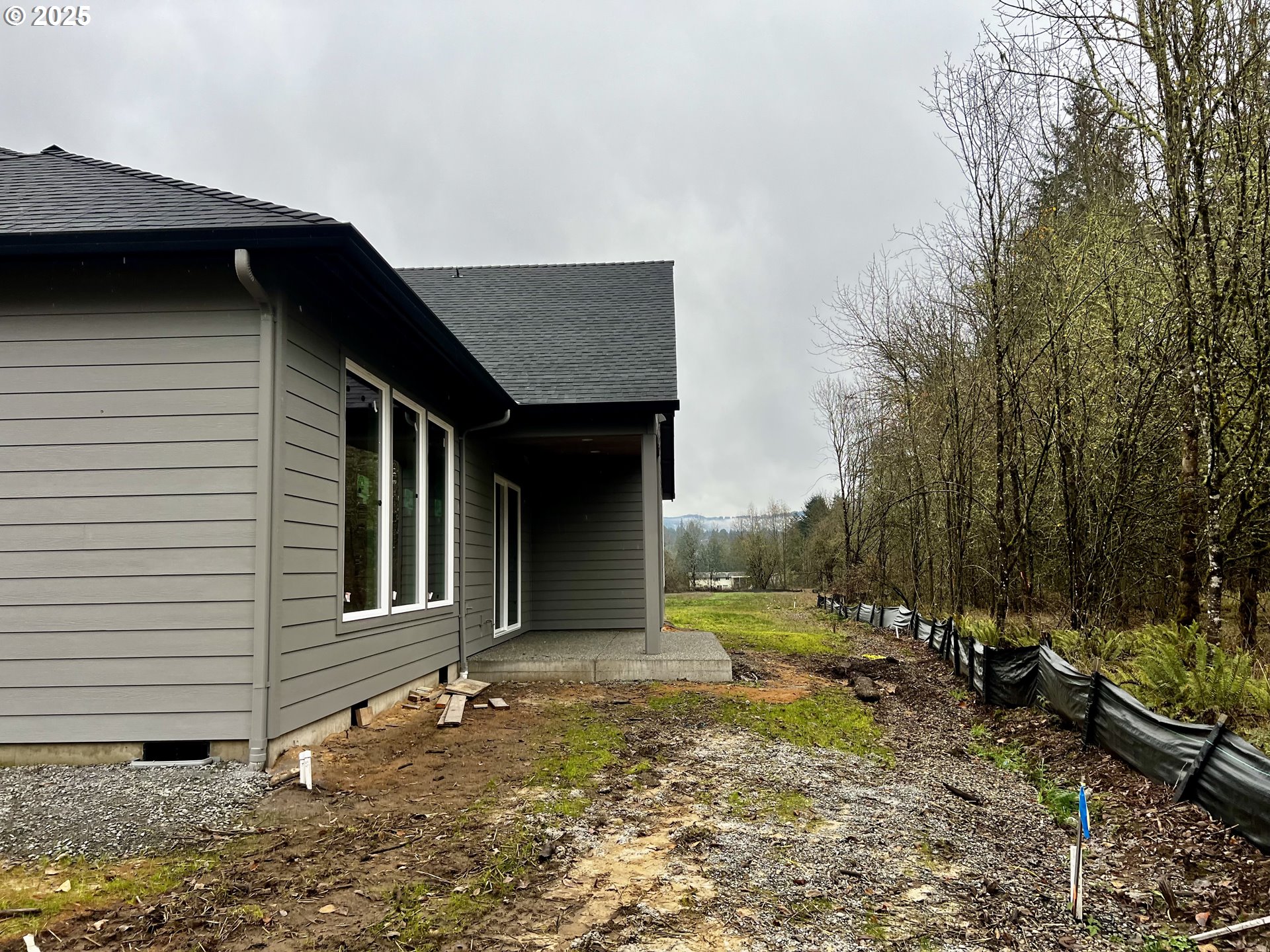 16221 Northeast 180th Street Brush Prairie, WA 98606 - Photo 7 of 43 a front view of a house with garden