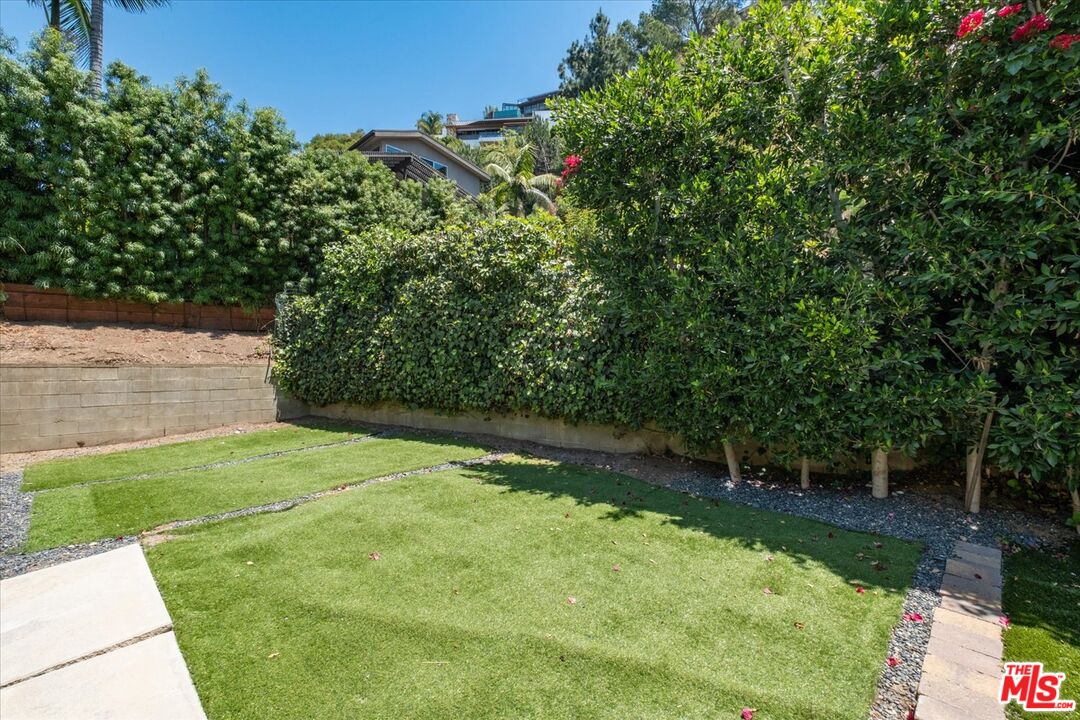 1528 Rising Glen Road West Hollywood, CA 90069 - Photo 17 of 18