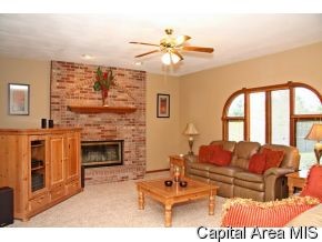 405 Silver Spring Drive Springfield, IL 62702 - Photo 2 of 11