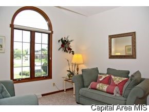405 Silver Spring Drive Springfield, IL 62702 - Photo 3 of 11