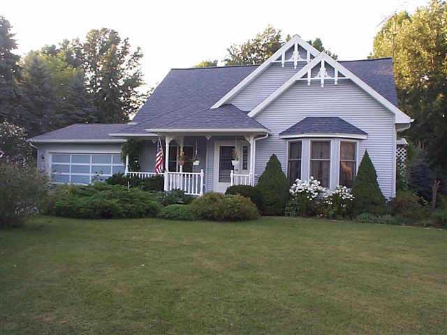 4332 Shortsville Road Manchester, NY 14548 - Photo 1 of 1 Exterior Front Vinyl sided Contemporary cap with e
