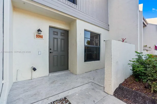 $349,000 | 9740 Northwest 10th Street, Unit 82, Pembroke Pines, FL 33024