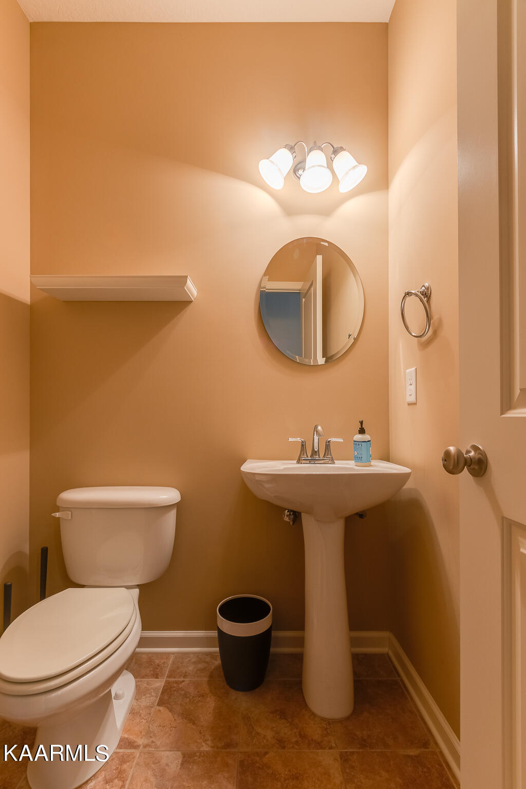 1405 Dempsey Road Knoxville, TN 37932 - Photo 14 of 29 Powder Room