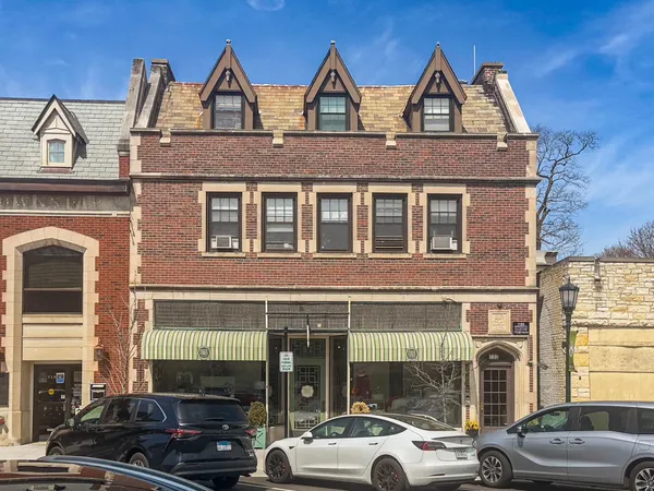 $1,885 | 733 Elm Street, Unit 302, Winnetka, IL 60093