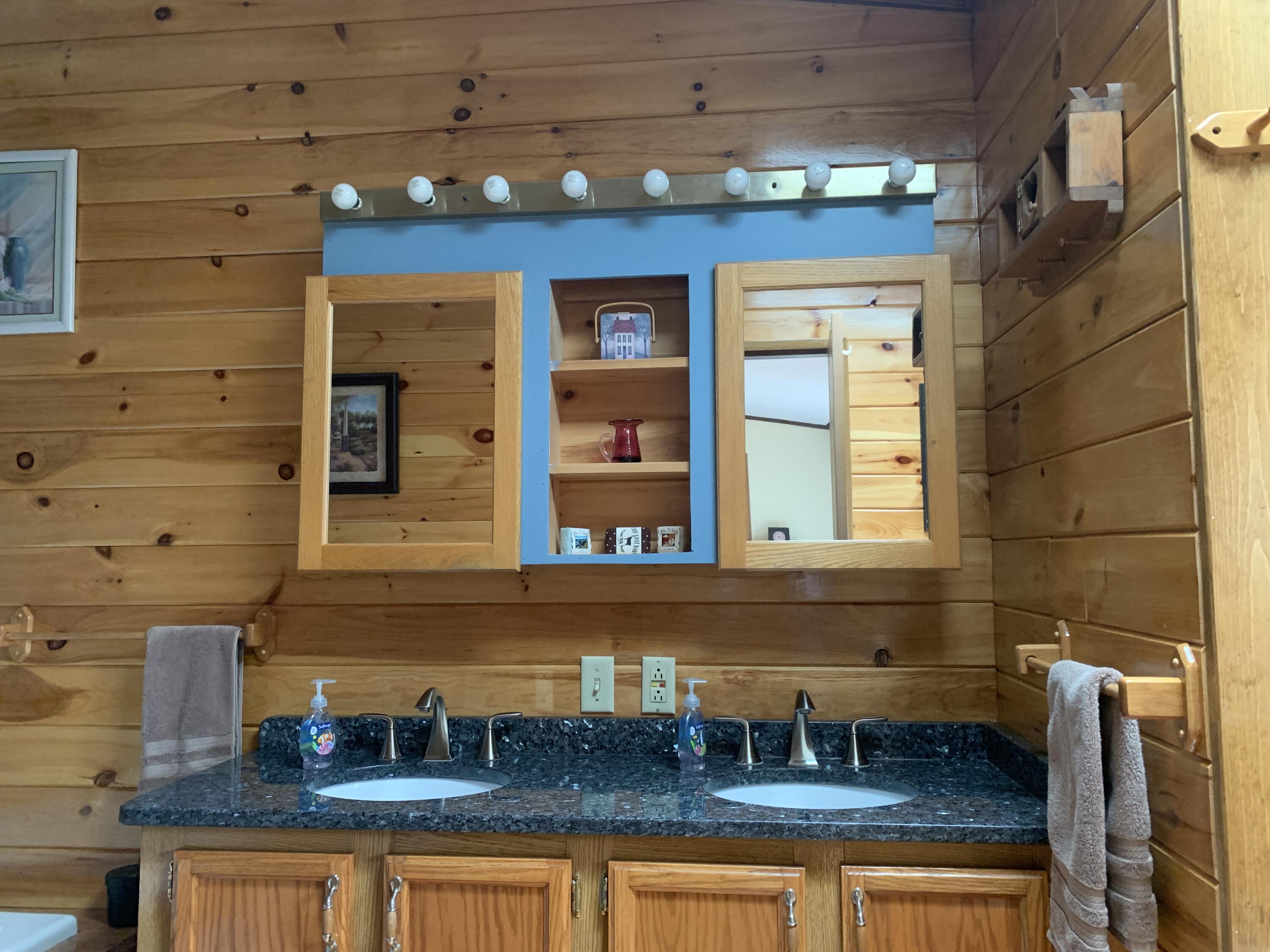 373 Horseback Road Clinton, ME 04927 - Photo 31 of 33 Primary Bathroom