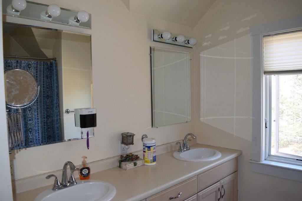 28 Springbrook Drive, Unit 28A Belfast, ME 04915 - Photo 17 of 20 Bathroom second floor