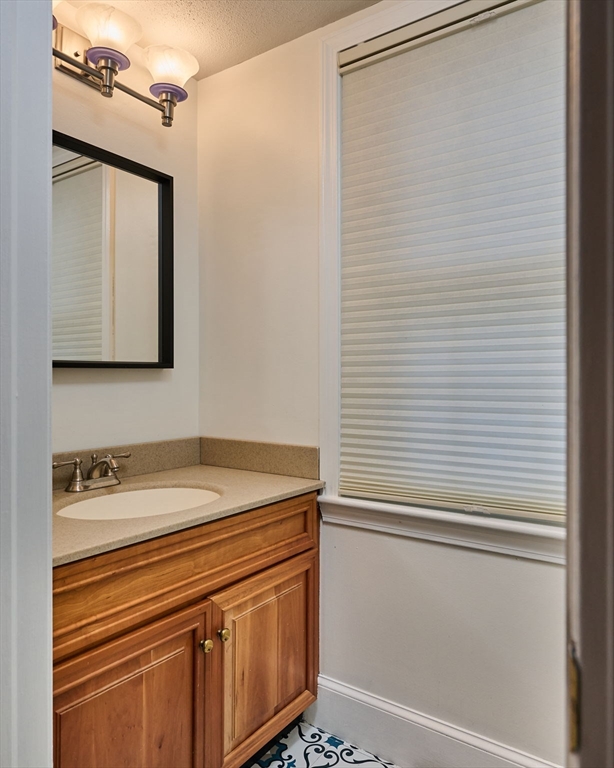 236 North Maple Street Northampton, MA 01062 - Photo 8 of 39