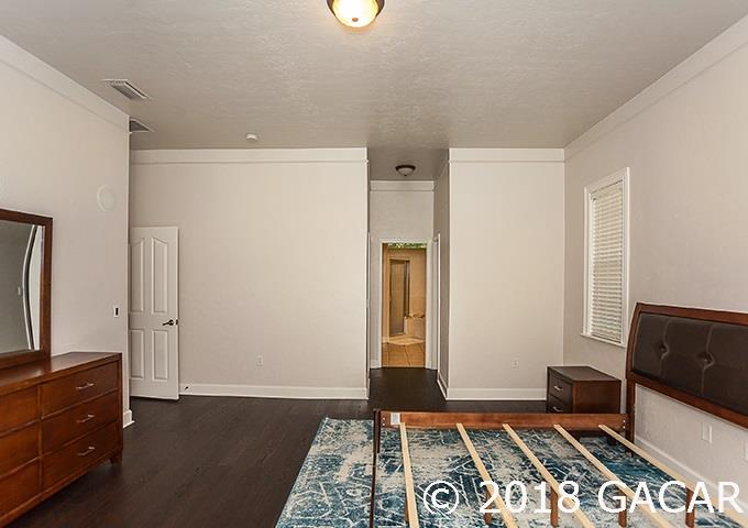 10104 Southwest 17th Place Gainesville, FL 32607 - Photo 11 of 24 Gallery Image 11