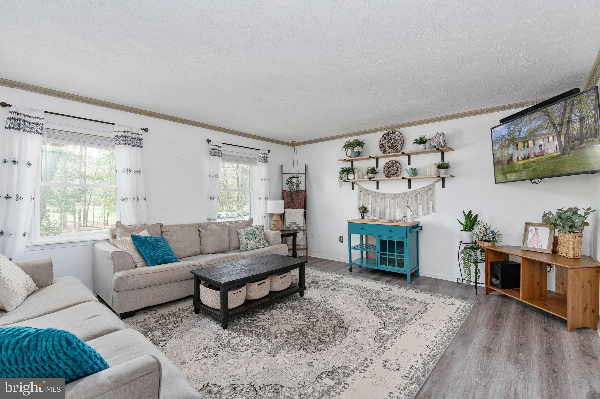 15195 Dyers Road Woodbridge, VA 22193 - Photo 9 of 53 a living room with furniture and a fireplace