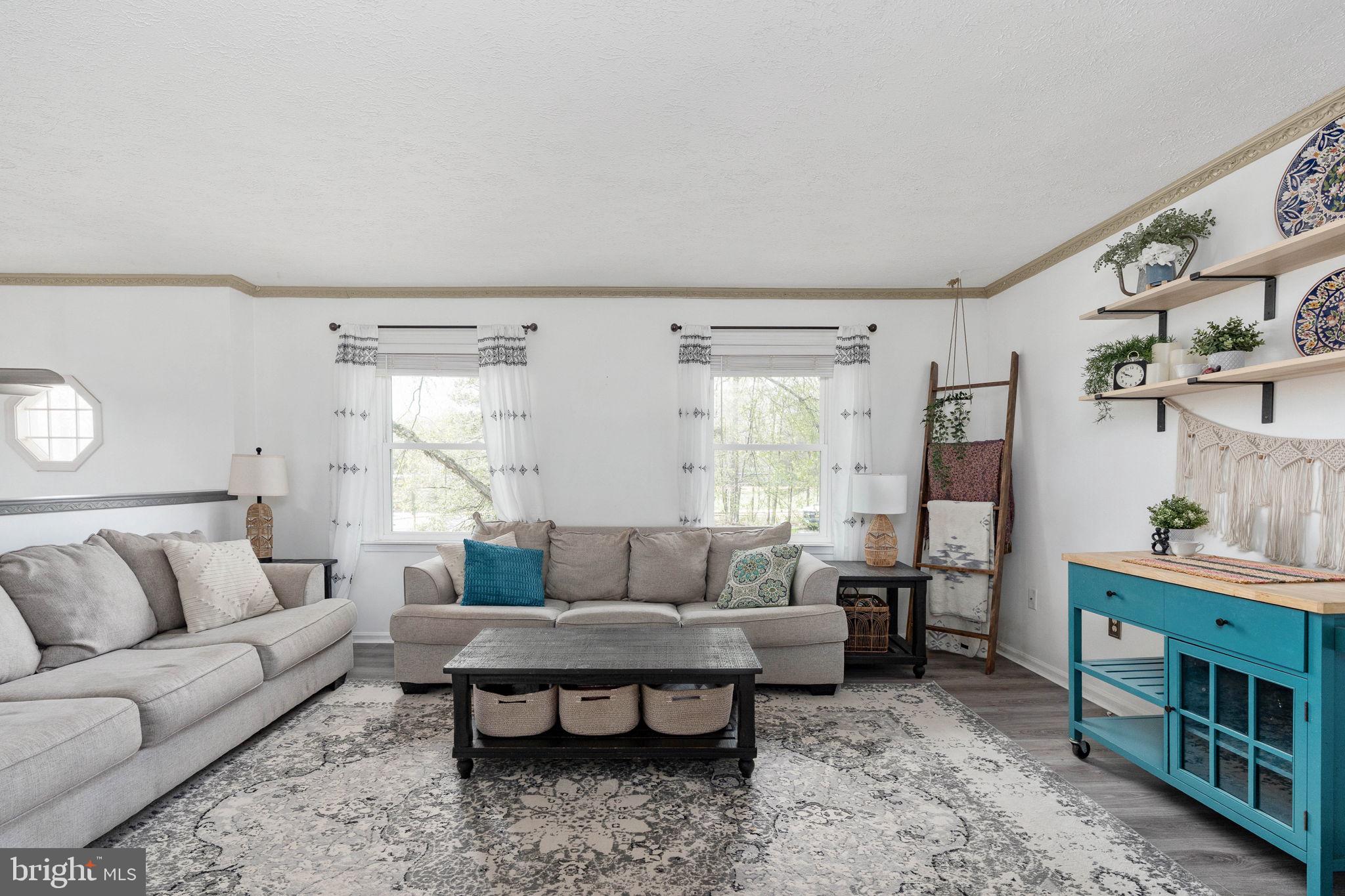 15195 Dyers Road Woodbridge, VA 22193 - Photo 10 of 53 a living room with furniture and a couch