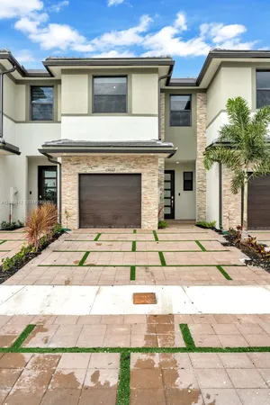 $3,300 | 15862 Northwest 91st Court, Unit 15862, Miami Lakes, FL 33018