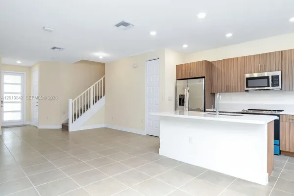 $3,300 | 15862 Northwest 91st Court, Unit 15862, Miami Lakes, FL 33018