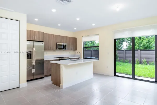 $3,300 | 15862 Northwest 91st Court, Unit 15862, Miami Lakes, FL 33018