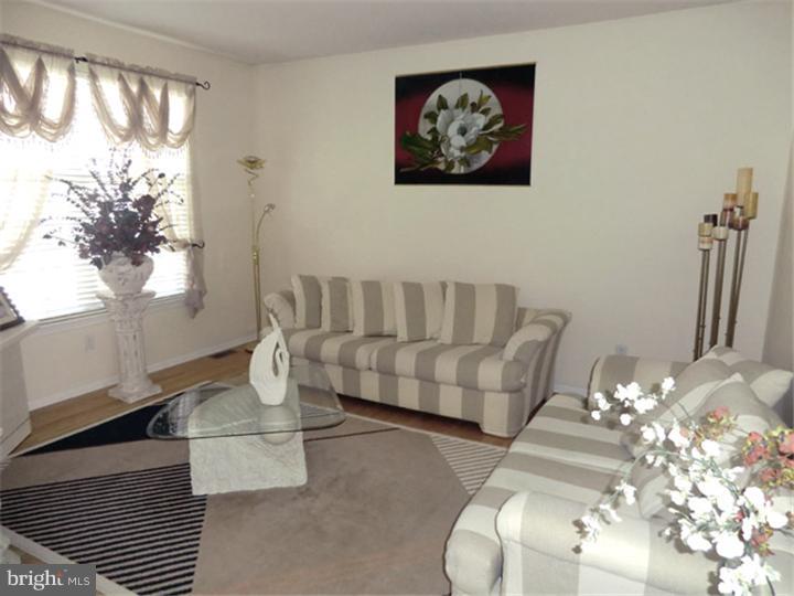 54 Whitford Drive Burlington, NJ 08016 - Photo 3 of 19 Living Room