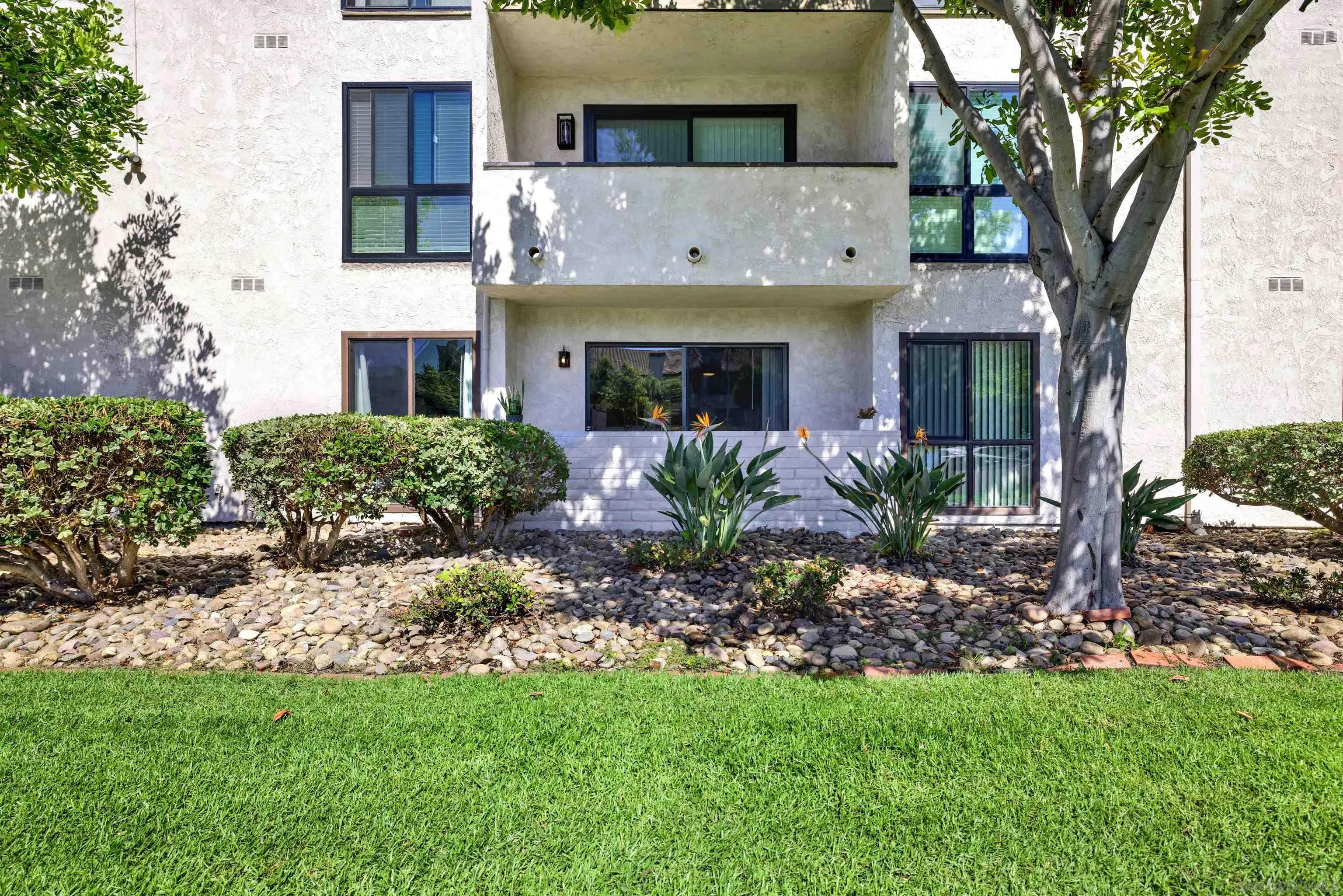 6780 Friars Road, Unit 153 San Diego, CA 92108 - Photo 14 of 21 a view of a house with a garden