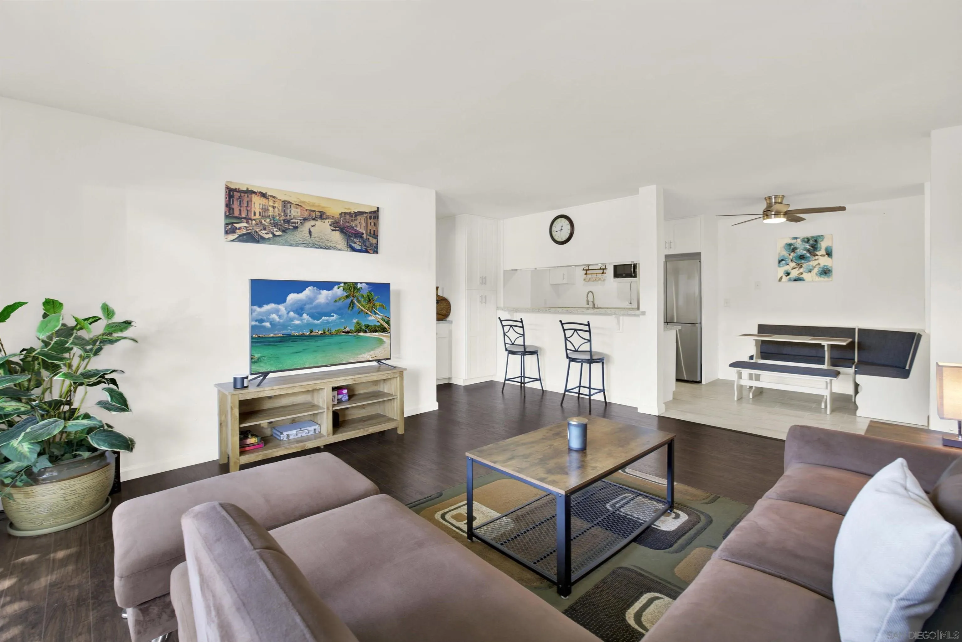6780 Friars Road, Unit 153 San Diego, CA 92108 - Photo 4 of 21 a living room with furniture potted plant and window