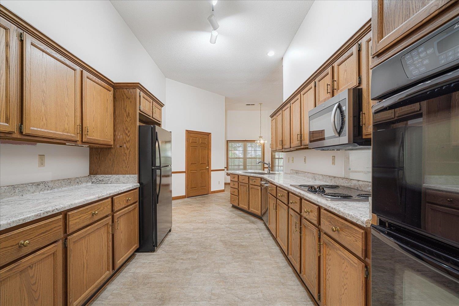 1665 Riverdale Road Germantown, TN 38138 - Photo 20 of 39 a kitchen with stainless steel appliances granite countertop a refrigerator a stove and a sink