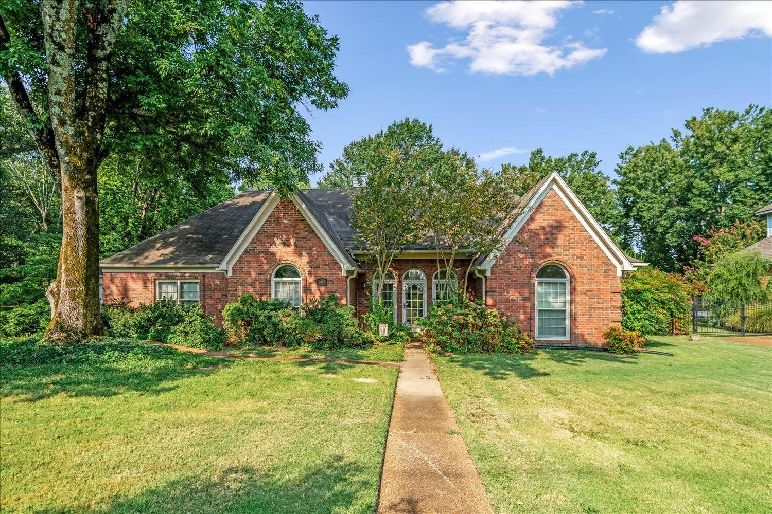 1665 Riverdale Road Germantown, TN 38138 - Photo 3 of 39 a front view of house with yard and green space