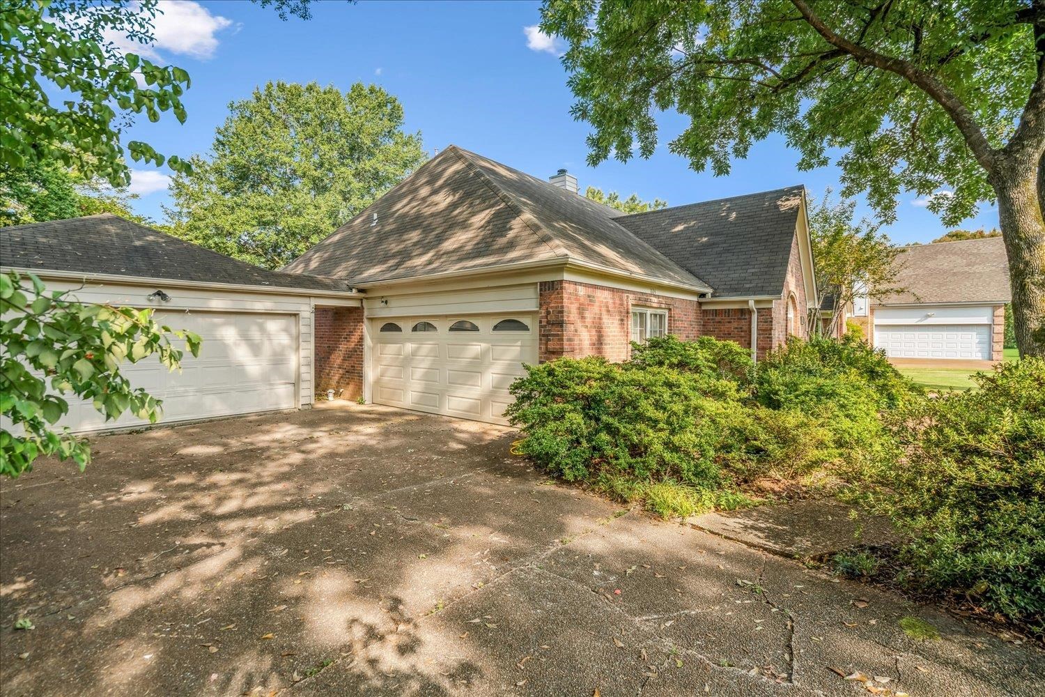 1665 Riverdale Road Germantown, TN 38138 - Photo 6 of 39 front view of a house with a yard