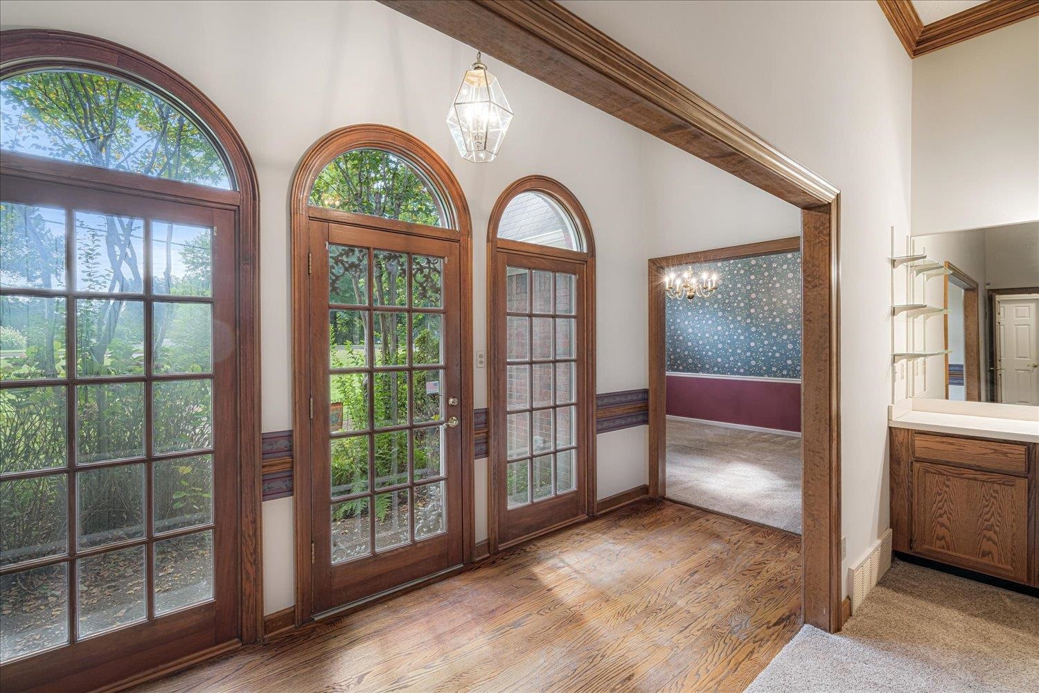 1665 Riverdale Road Germantown, TN 38138 - Photo 9 of 39 a view of a livingroom with furniture and window