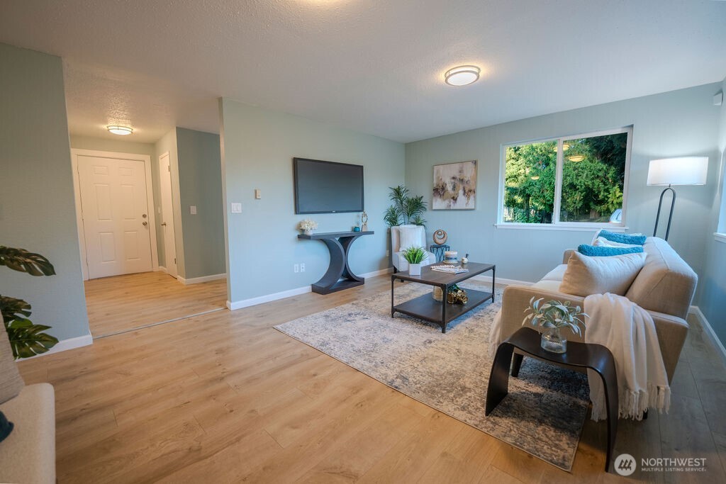 12419 Southeast Petrovitsky Road Renton, WA 98058 - Photo 8 of 20 Gallery Image 8