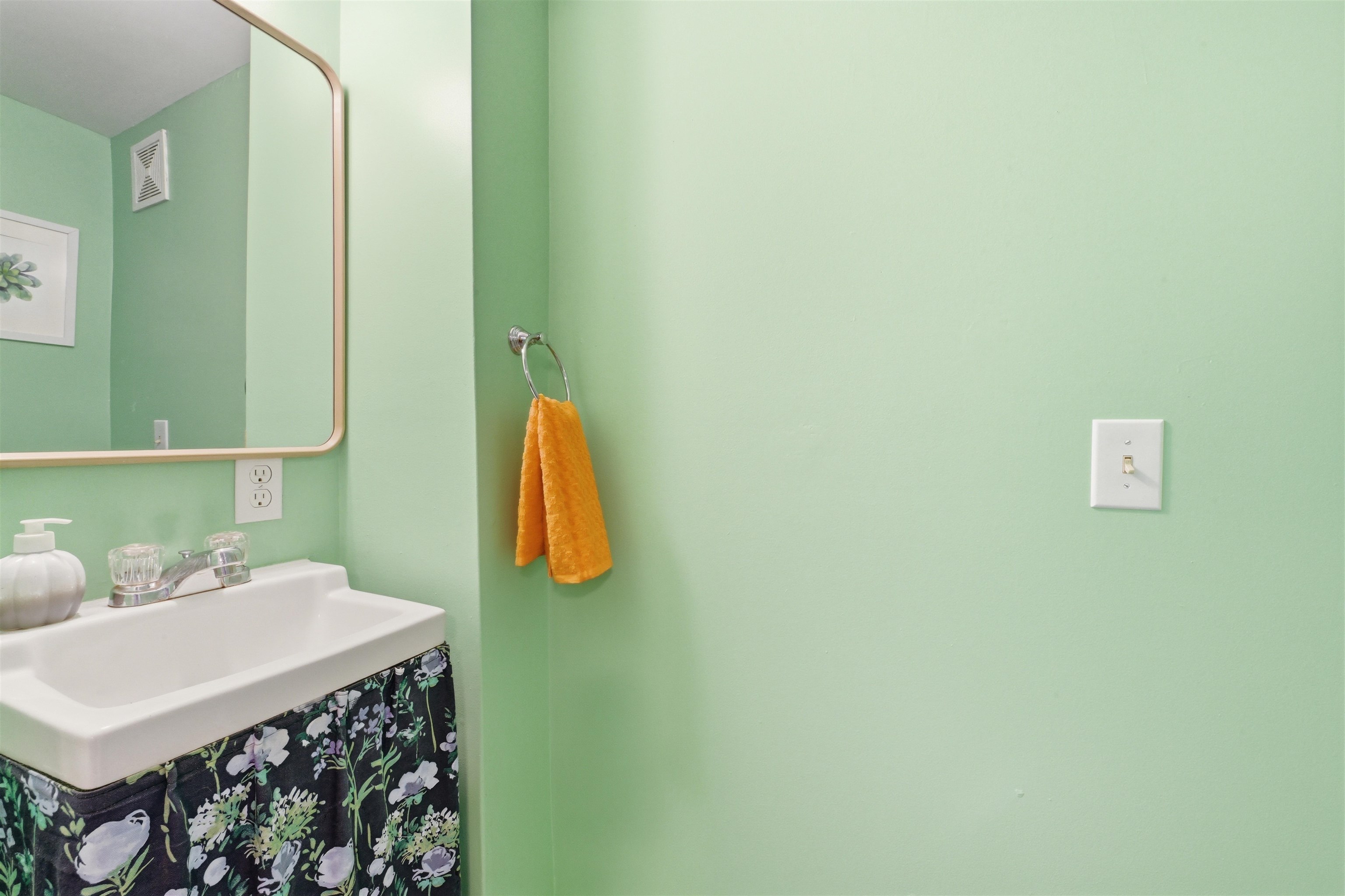 446 Colchester Avenue Burlington, VT 05401 - Photo 19 of 30