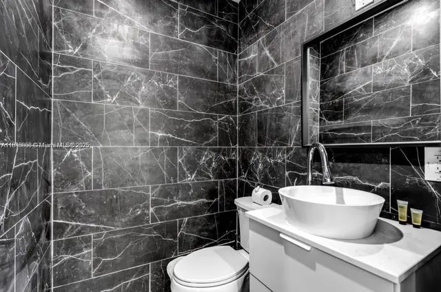 $1,375,000 | 420 Northeast 90th Street, El Portal, FL 33138