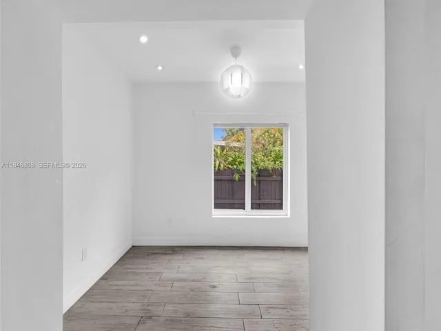 a view of a back yard