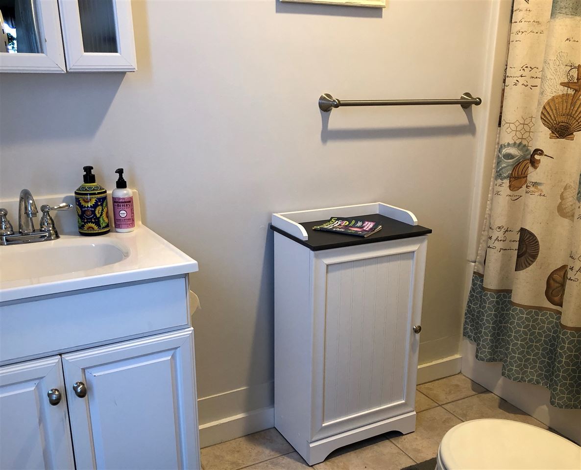 16 Carroll Street, Unit B Exeter, NH 03833 - Photo 5 of 27 Gallery Image 5