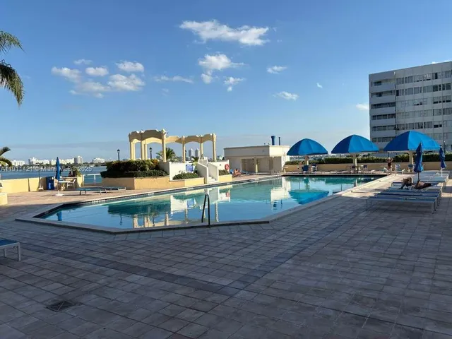 a view of pool with a yard