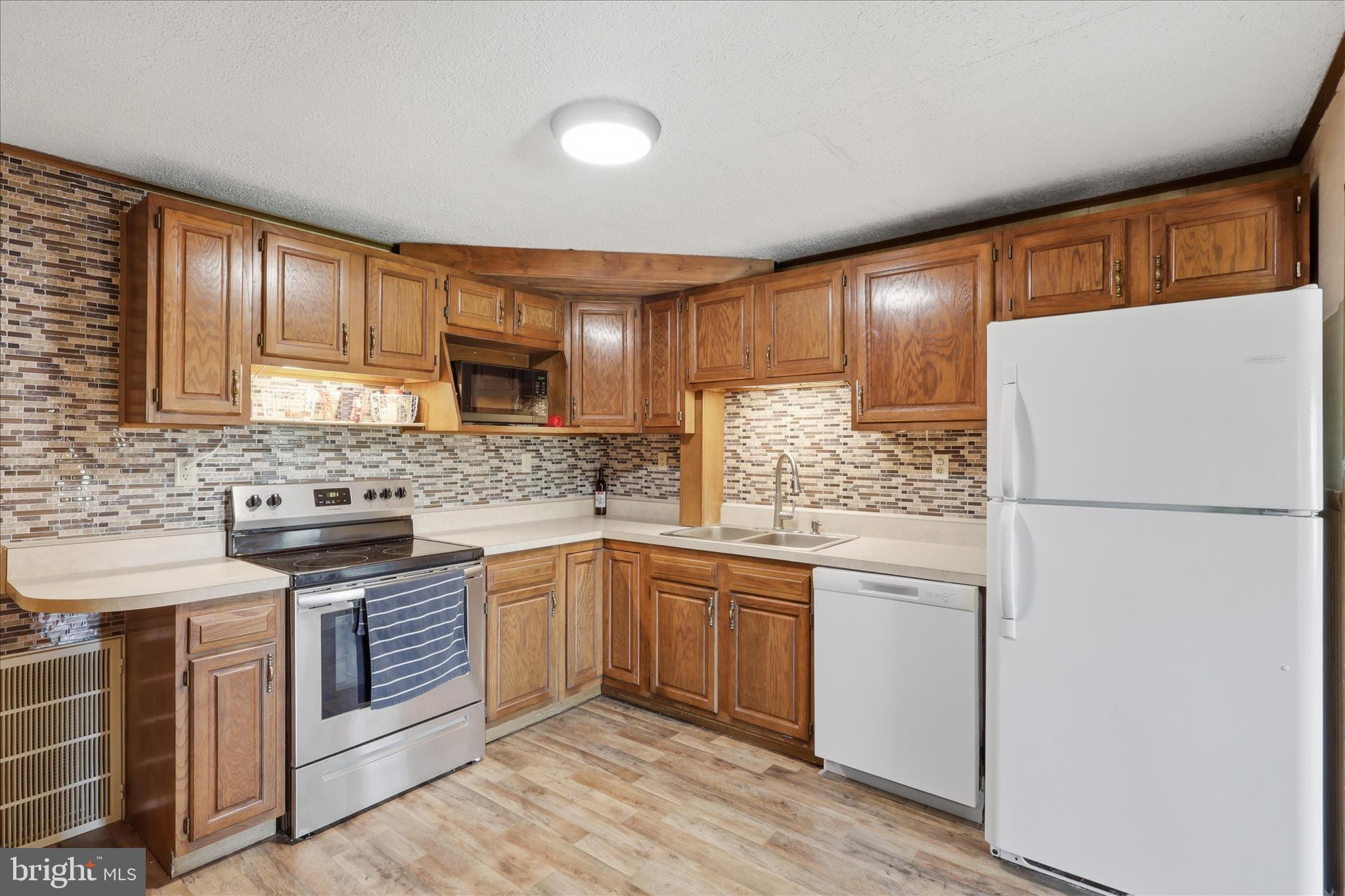 1756 Newcomer Road Chambersburg, PA 17202 - Photo 20 of 43 Lower-level kitchen