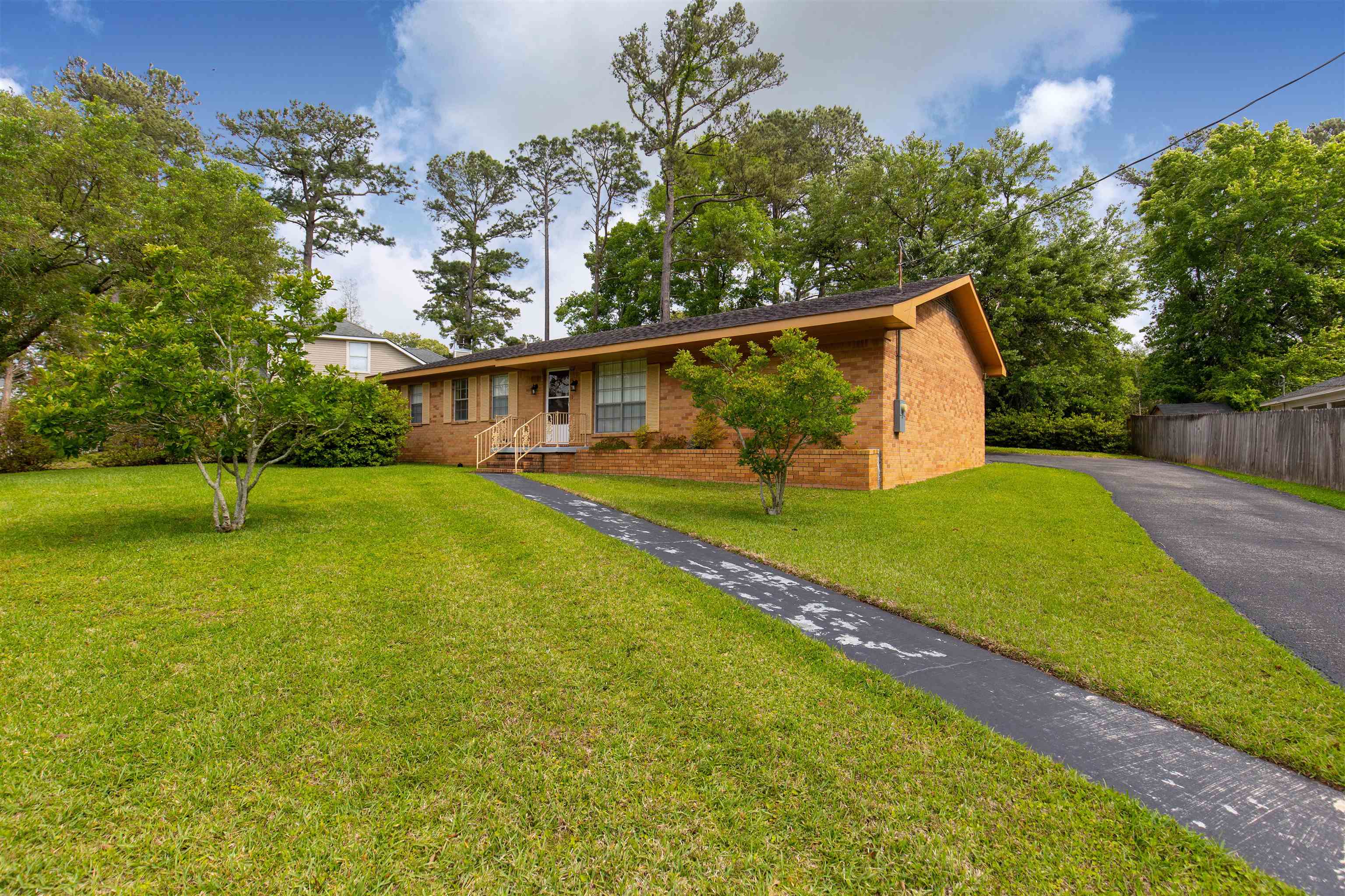 581 Stuart Street Daphne, AL 36526 - Photo 2 of 22