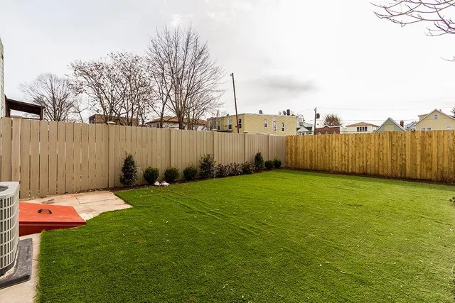 a view of backyard with a garden