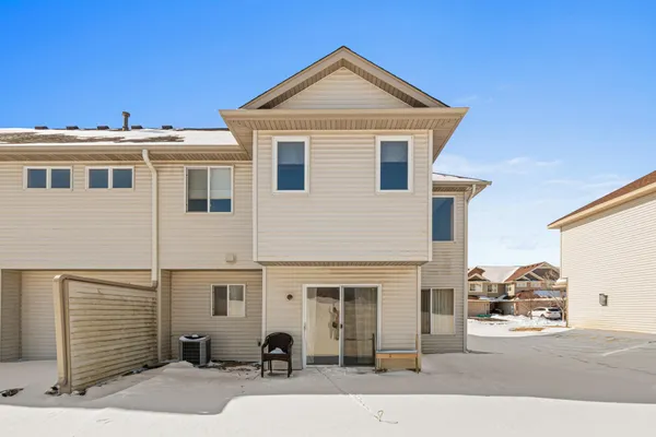 $300,000 | 19496 Prairieview Drive, Rogers, MN 55374