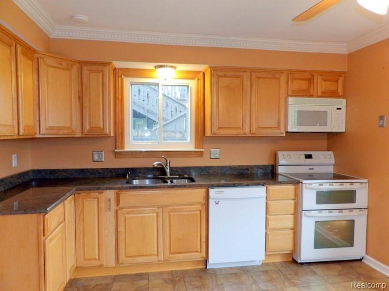 22226 Derby Road Woodhaven, MI 48183 - Photo 23 of 41