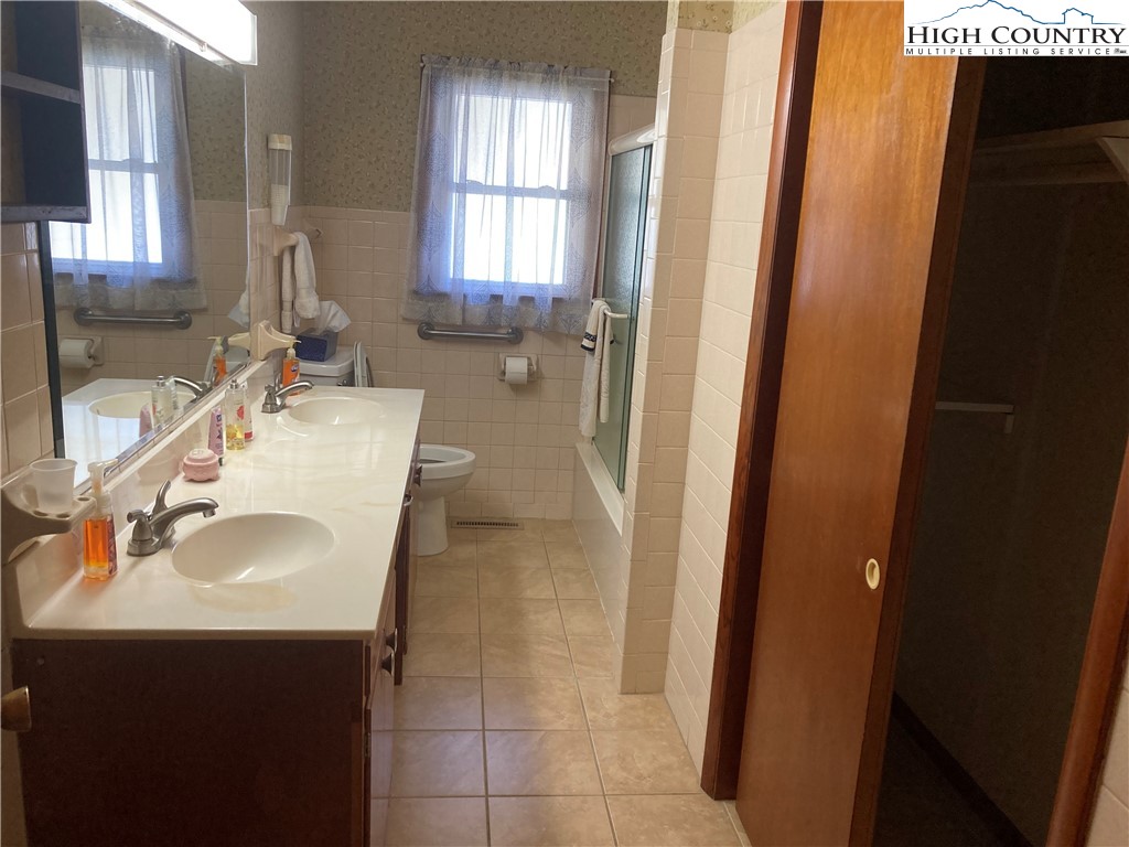 2749 Highway 421 Boone, NC 28607 - Photo 11 of 36 Gallery Image 11