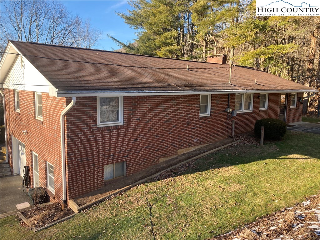 2749 Highway 421 Boone, NC 28607 - Photo 4 of 36 Gallery Image 4