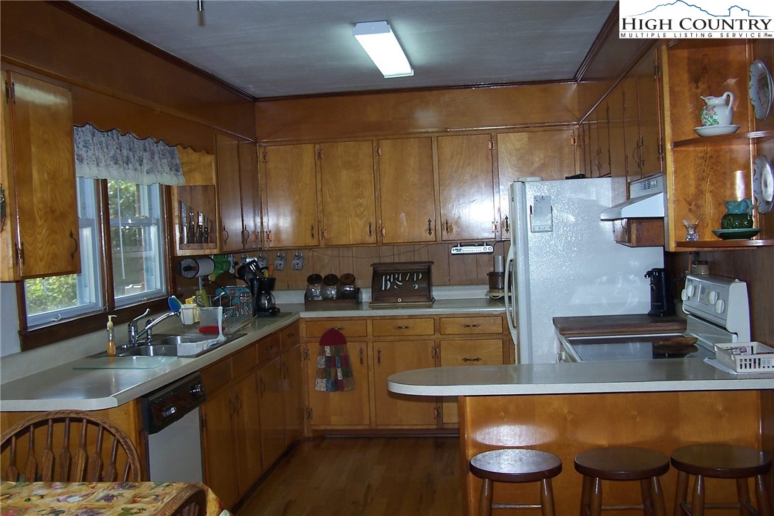 2749 Highway 421 Boone, NC 28607 - Photo 10 of 36 Gallery Image 10