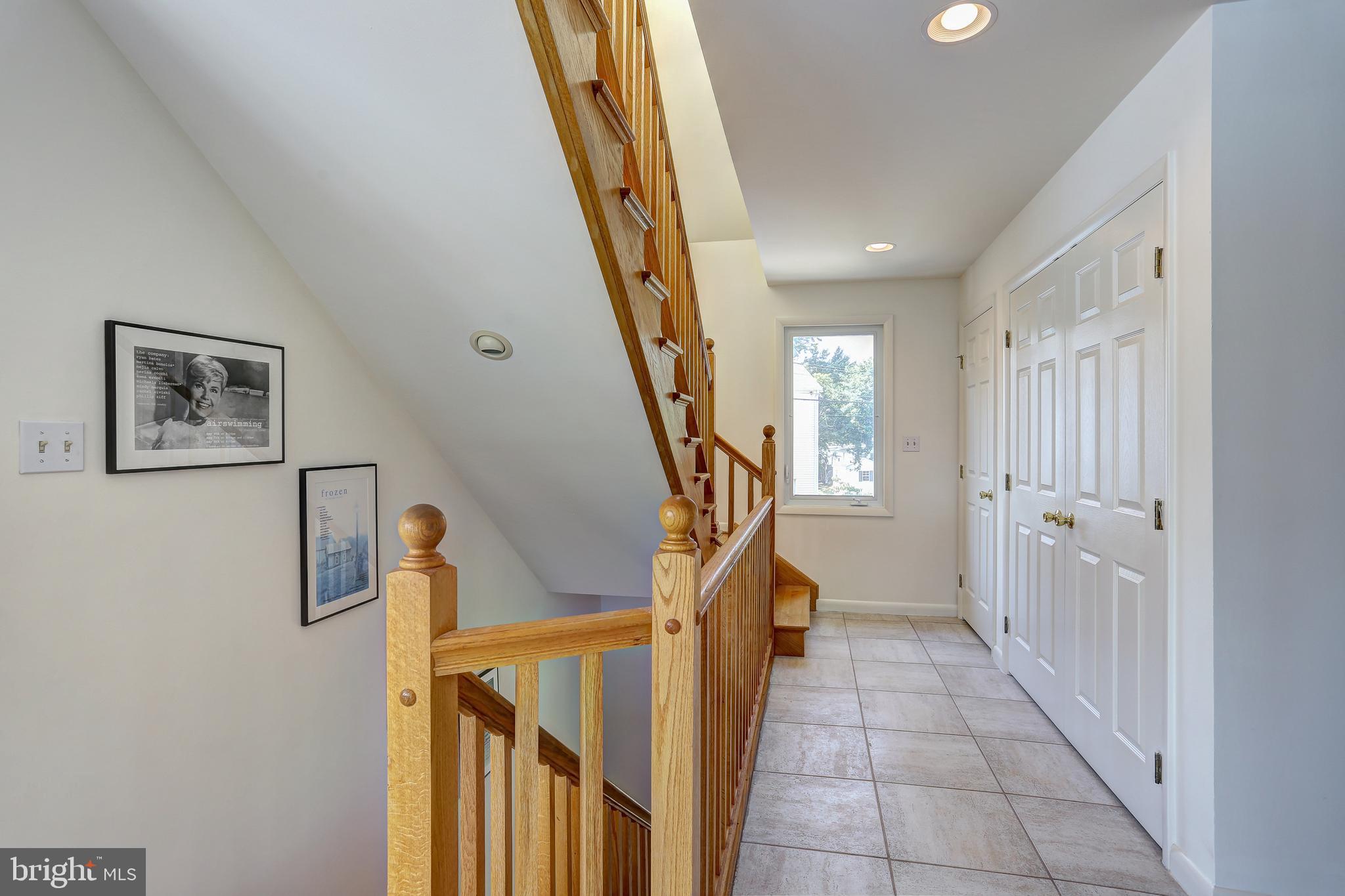 2060 Poplar Ridge Road Pasadena, MD 21122 - Photo 39 of 42 View of main level hallway