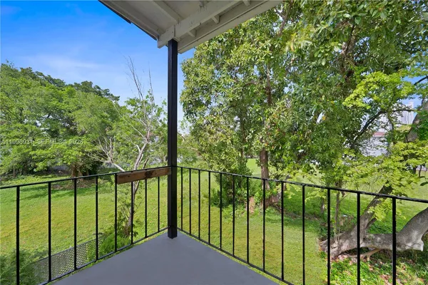 $2,100 | 109 Northwest 6th Avenue, Unit 8, Miami, FL 33128