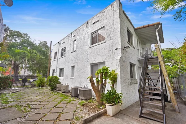 $2,100 | 109 Northwest 6th Avenue, Unit 8, Miami, FL 33128