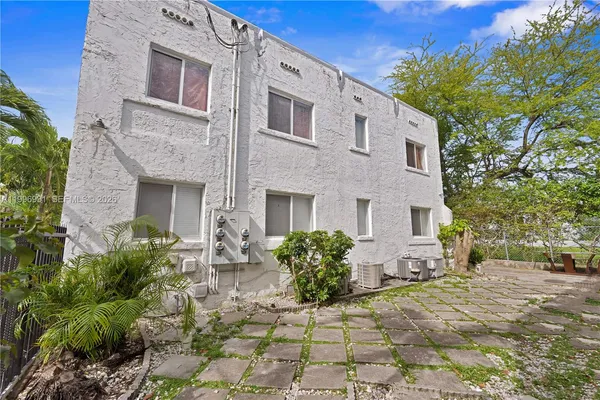 $2,100 | 109 Northwest 6th Avenue, Unit 8, Miami, FL 33128