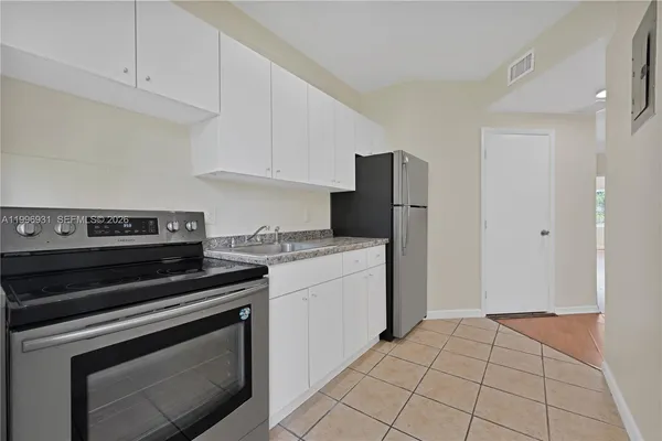 $2,100 | 109 Northwest 6th Avenue, Unit 8, Miami, FL 33128