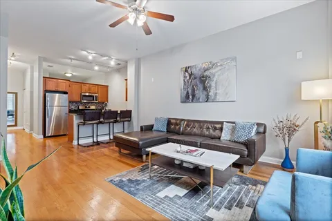 $330,000 | 2025 South Indiana Avenue, Unit 407, Chicago, IL 60616