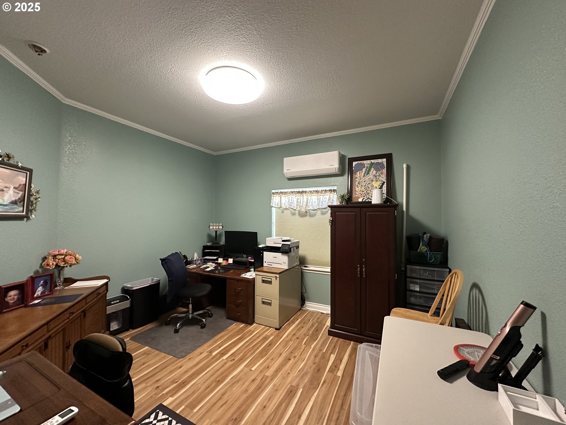 181 Vada Street Carson, WA 98610 - Photo 18 of 30 a bedroom with a workspace