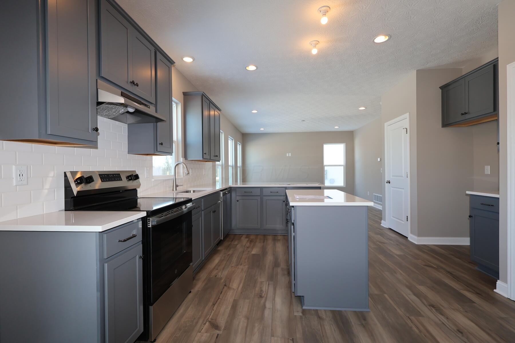 305 Olympic Loop Commercial Point, OH 43116 - Photo 4 of 23 Kitchen