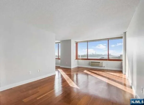 $4,500 | 100 Old Palisade Road, Unit 2010, Fort Lee, NJ 07024