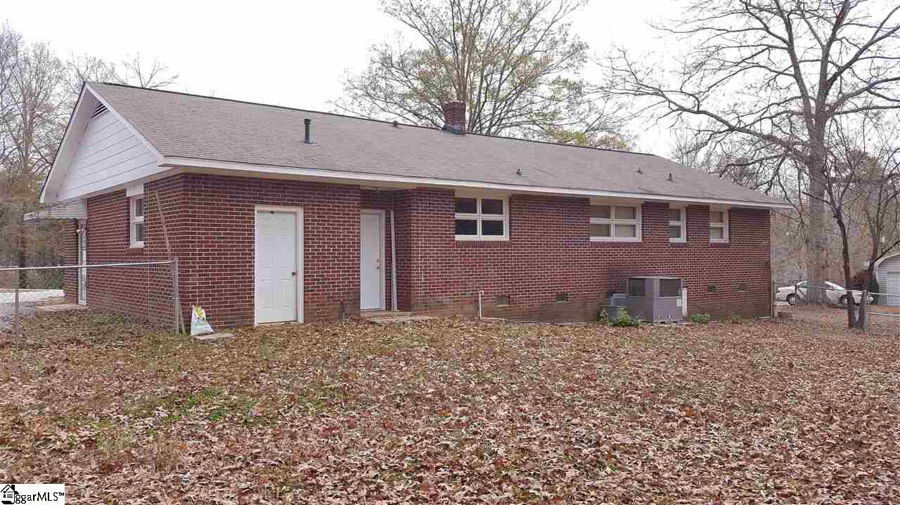 210 Meadow Road Laurens, SC 29360 - Photo 3 of 17 Gallery Image 3
